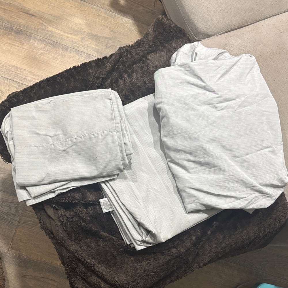 Light Gray Queen Bedding Set